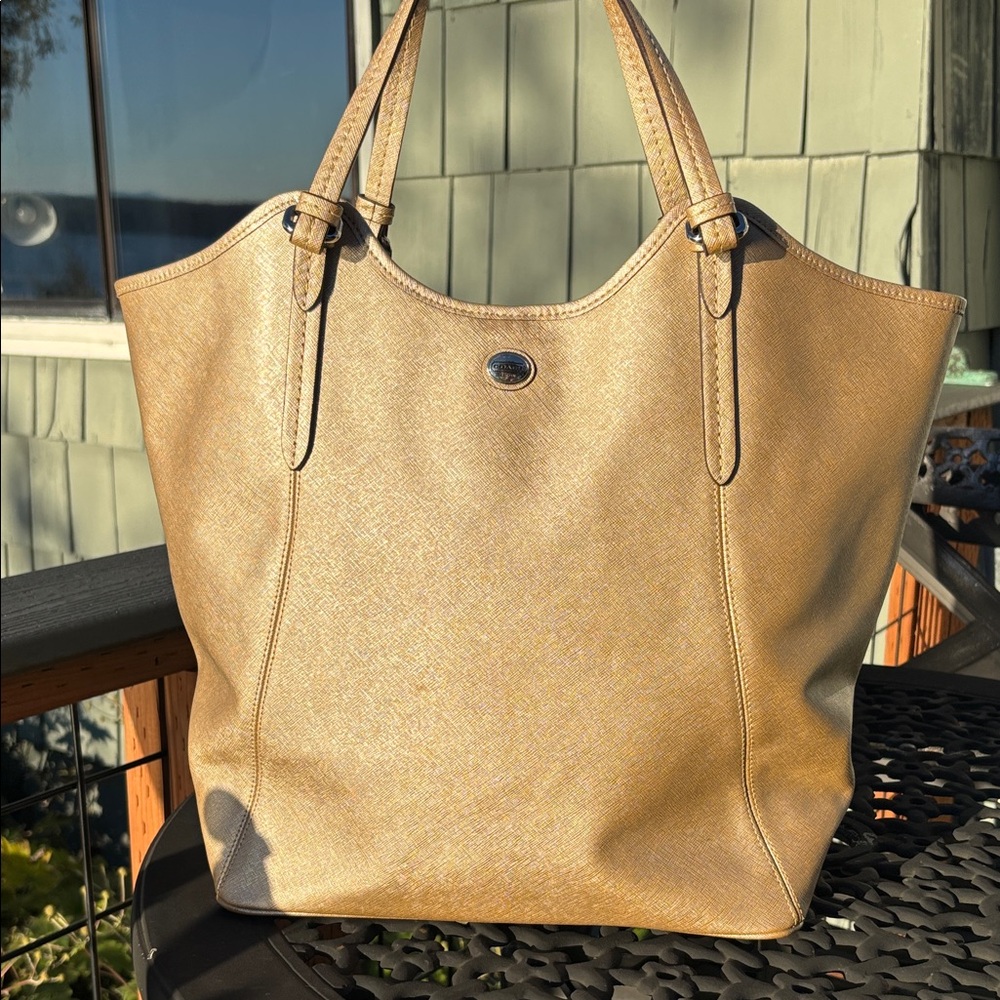 Coach tote bag gold